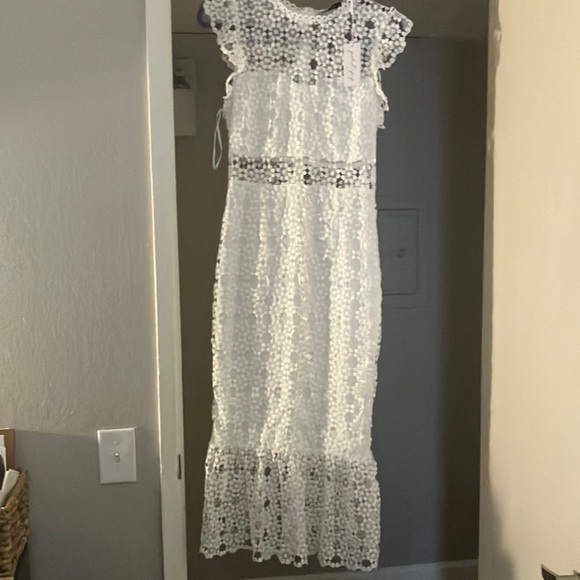 White bridal dress - Picture 1 of 5